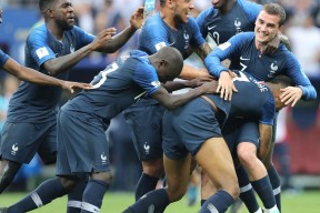 乐竟体育官网-冰岛队正准备在主场比赛中迎接挑战